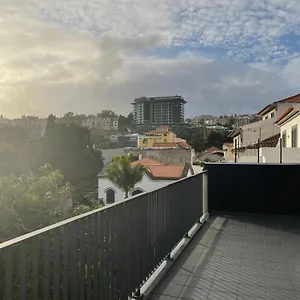  Apartment Carreira