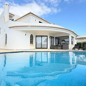 https://aldeia-cristina-villa-17.hotelaalgarve.com